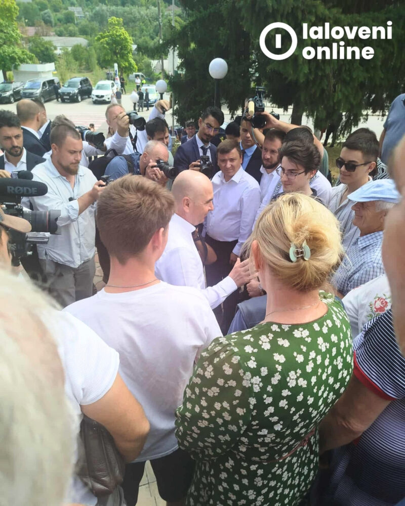 FOTO/ Premierul României, la Horești și Bardar: „Sunt aici în semn de atașament pentru românii basarabeni” 7 14
