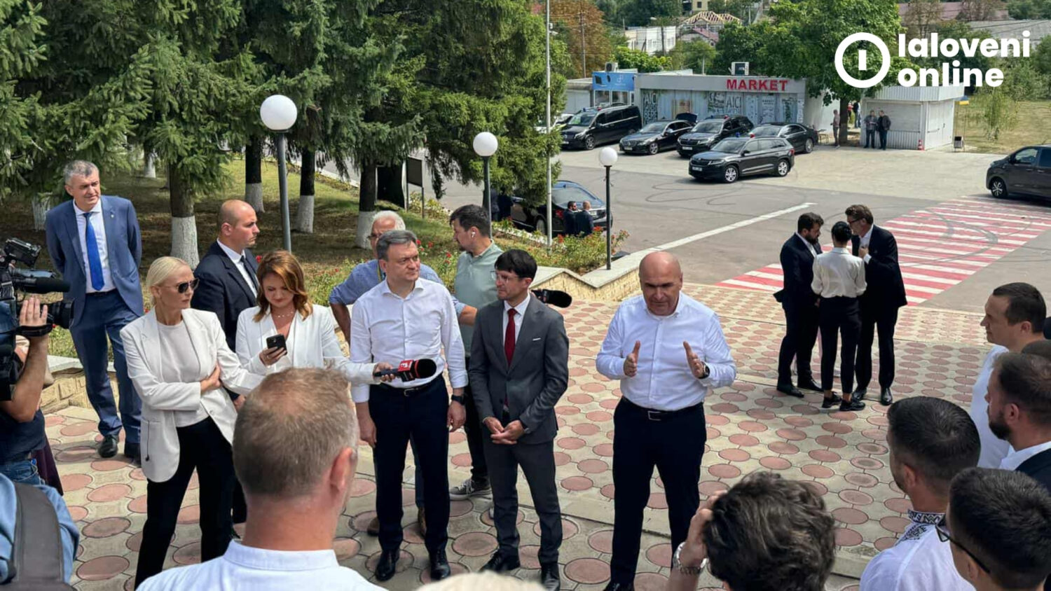 FOTO/ Premierul României, la Horești și Bardar: „Sunt aici în semn de atașament pentru românii basarabeni” 6 15