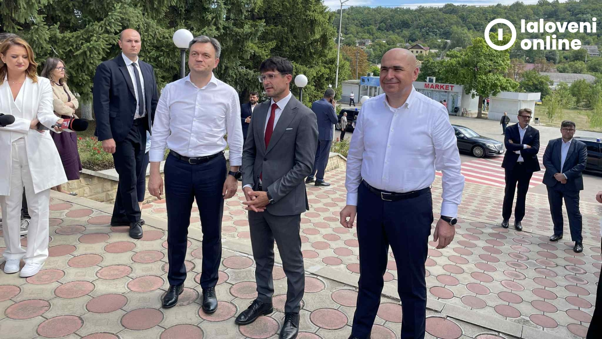 FOTO/ Premierul României, la Horești și Bardar: „Sunt aici în semn de atașament pentru românii basarabeni” 1 3