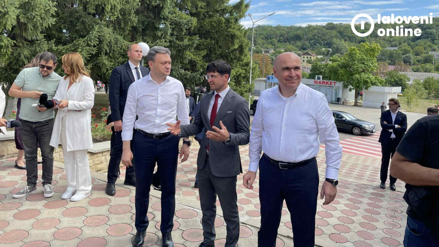 FOTO/ Premierul României, la Horești și Bardar: „Sunt aici în semn de atașament pentru românii basarabeni” 8 4