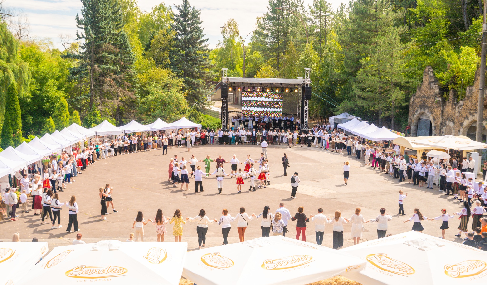 Festival cultural, organizat la Mileștii Mici. Președintele Parlamentului - unul din oaspeții evenimentului 1 538067172 1250926067046291 6431621252513302342 n