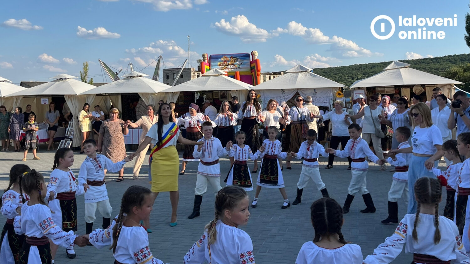 GALERIE FOTO/ O scenă de vară a fost inaugurată în satul Dănceni, cu sprijinul României 7 Danceni Scena de Vara 11