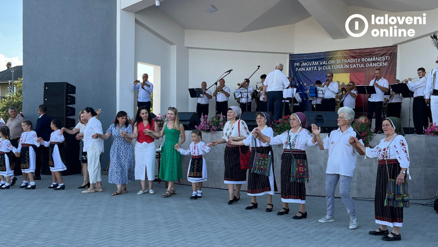 GALERIE FOTO/ O scenă de vară a fost inaugurată în satul Dănceni, cu sprijinul României 8 Danceni Scena de Vara 12