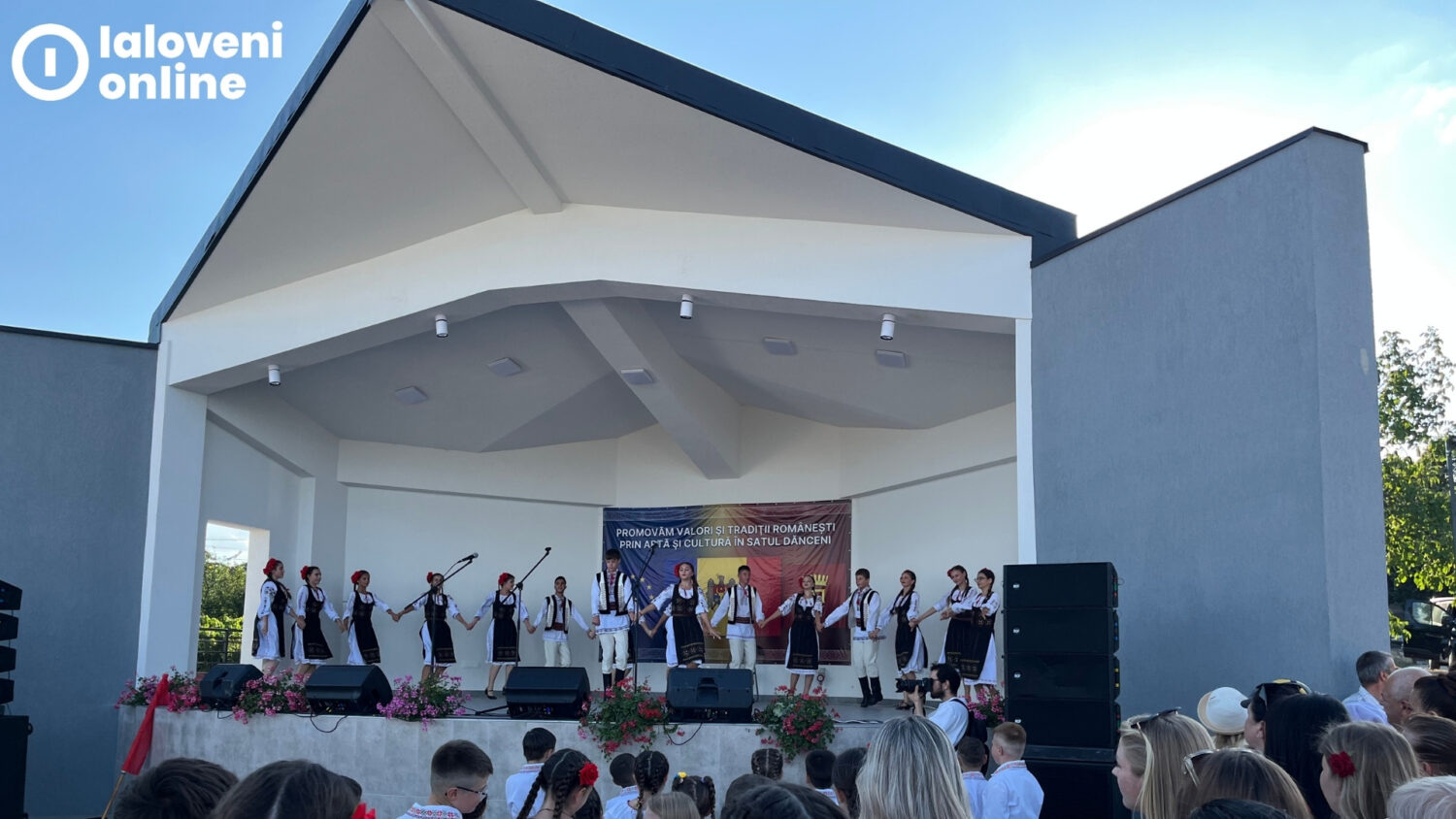 GALERIE FOTO/ O scenă de vară a fost inaugurată în satul Dănceni, cu sprijinul României 9 Danceni Scena de Vara 14