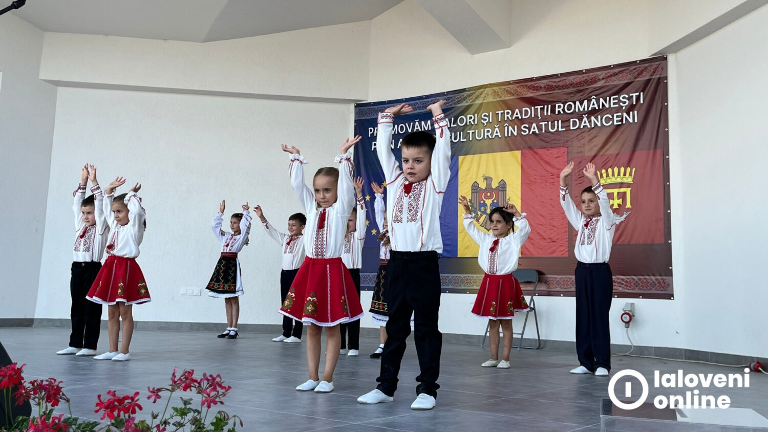 GALERIE FOTO/ O scenă de vară a fost inaugurată în satul Dănceni, cu sprijinul României 10 Danceni Scena de Vara 15