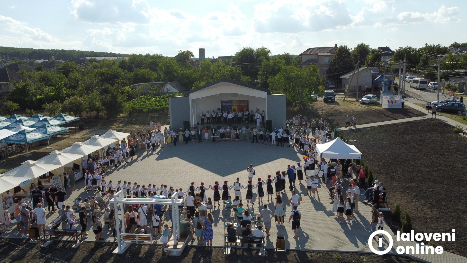 GALERIE FOTO/ O scenă de vară a fost inaugurată în satul Dănceni, cu sprijinul României 1 Danceni Scena de Vara 2
