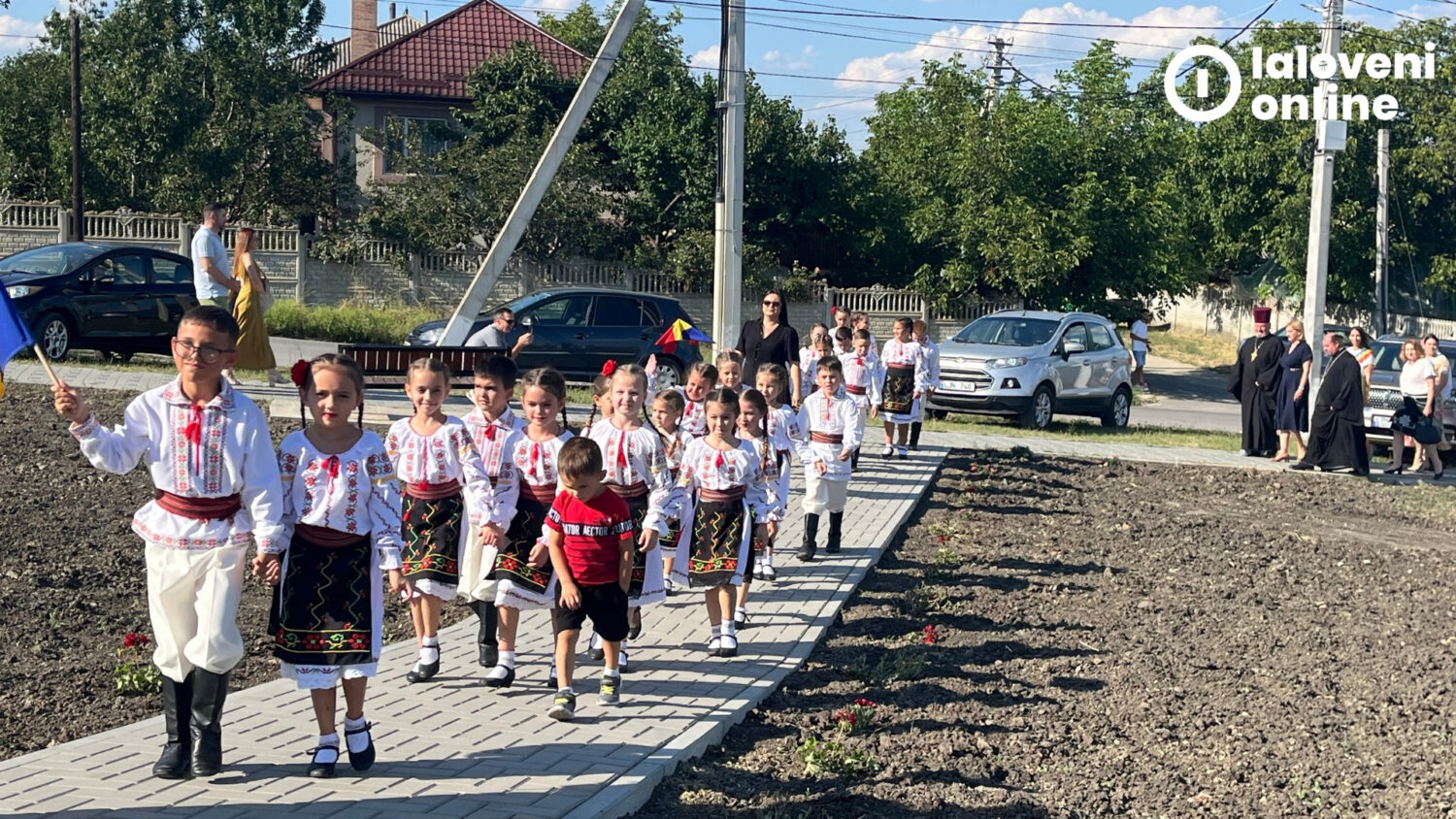 GALERIE FOTO/ O scenă de vară a fost inaugurată în satul Dănceni, cu sprijinul României 2 Danceni Scena de Vara 4