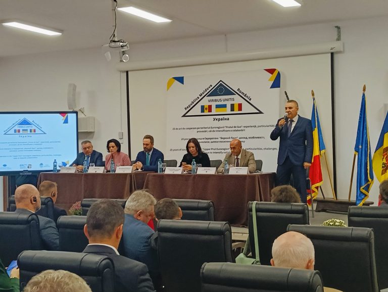 25 de ani de la înființarea Euroregiunii Prutul de Sus au fost celebrați la Siret 1 68d0da6f9c8ae70d32b2304d manifestare siret sept 25 3 768x578 1