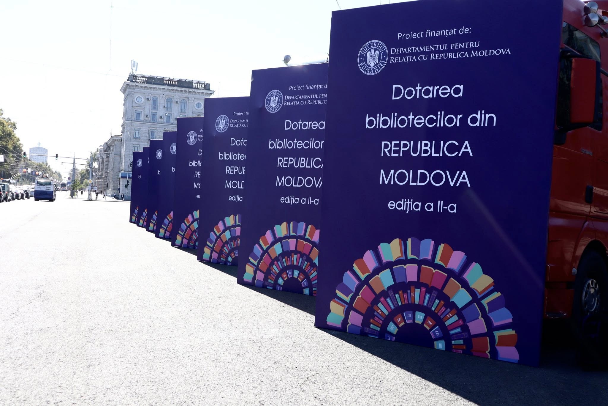 Donație de carte din partea României pentru bibliotecile publice din Republica Moldova, inclusiv opt din raionul Ialoveni 1 donatie carte drrm 2025 1
