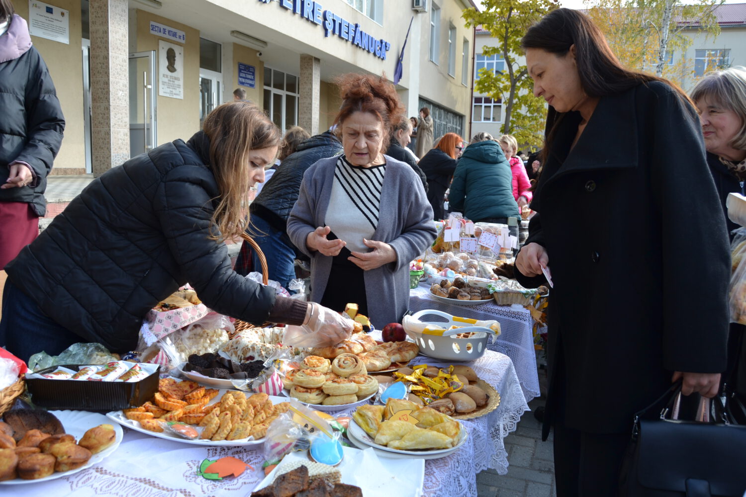 GALERIE FOTO/ Târg de caritate organizat în curtea Liceului Teoretic „Petre Ștefănucă” din Ialoveni 13 DSC 7331