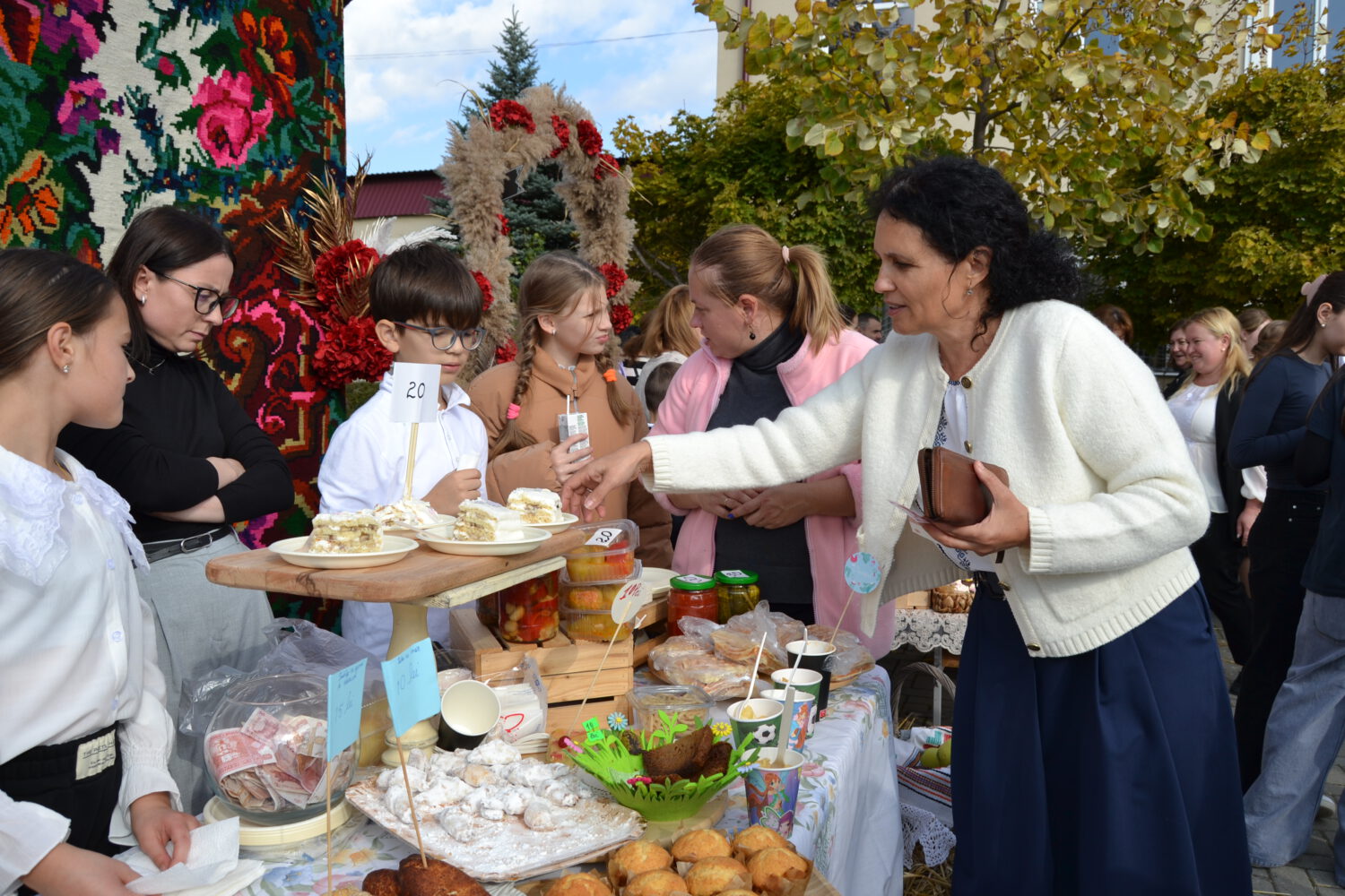 GALERIE FOTO/ Târg de caritate organizat în curtea Liceului Teoretic „Petre Ștefănucă” din Ialoveni 6 DSC 7354