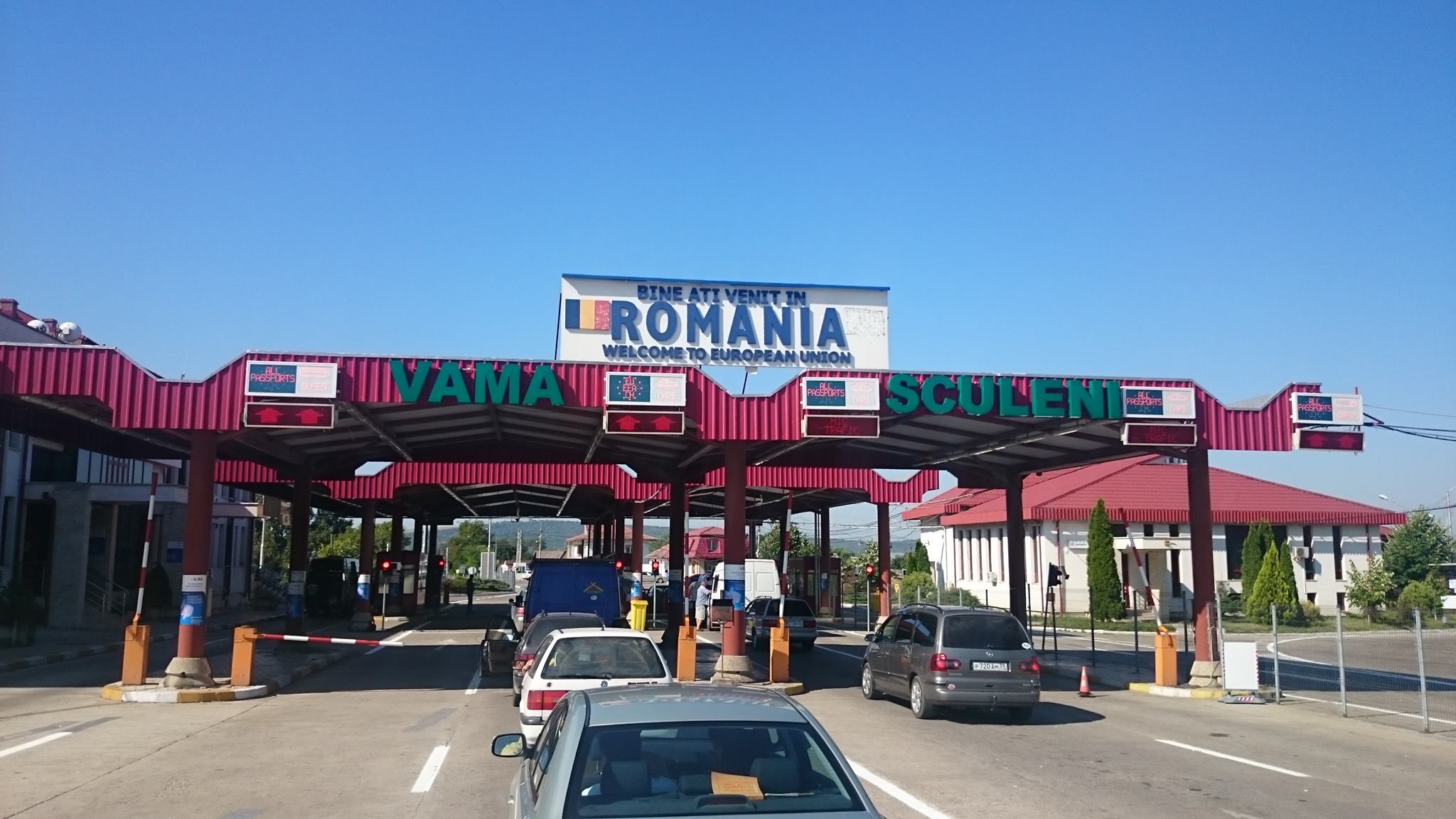 Sute de moldoveni au rămas fără cărțile de identitate românești din cauza domiciliilor fictive declarate în România 1 vama sculeni
