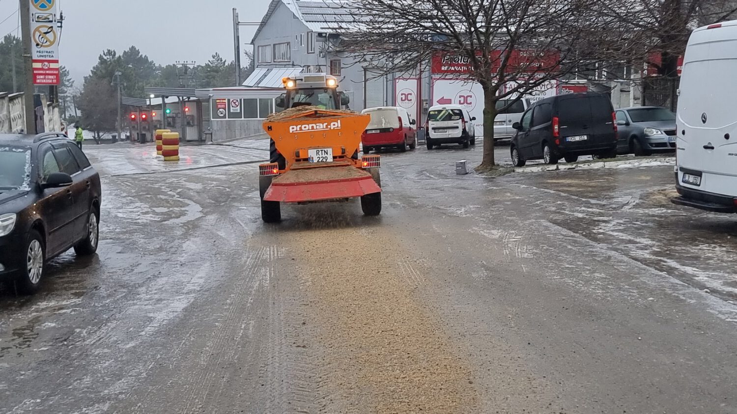 Ghețuș pe drumuri și trotuare: intervenții în desfășurare la Ialoveni 2 ghetus ialoveni 2026 2