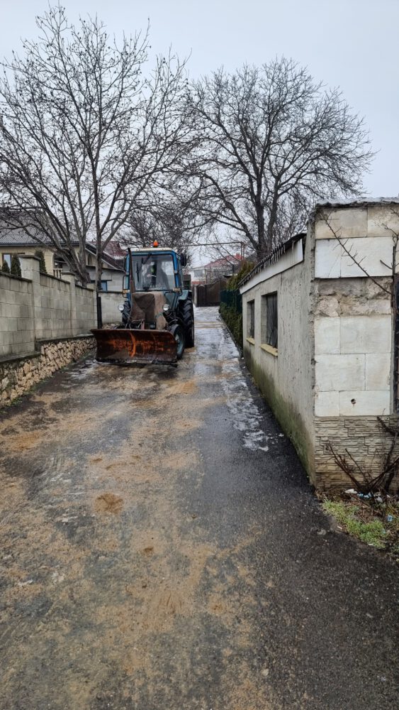 Ghețuș pe drumuri și trotuare: intervenții în desfășurare la Ialoveni 4 ghetus ialoveni 2026 4