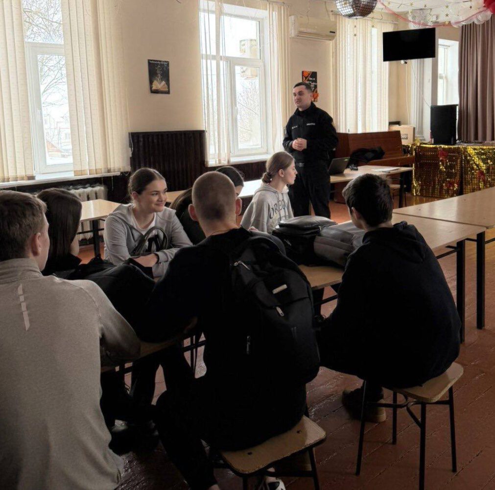 Polițiștii din Ialoveni îi învață pe elevi cum să se protejeze în mediul online 5 elevi protectie online ialoveni 5