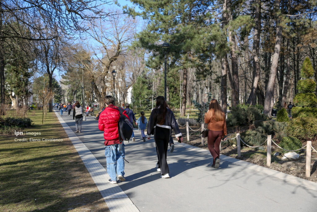 Aproape 180 de sate din Moldova au sub 100 de locuitori, conform recensământului din 2024 1 oameni 3 1024x683 1