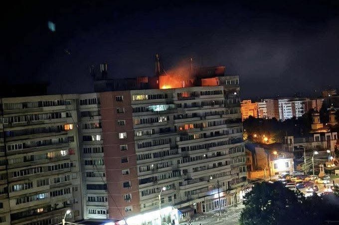 Două persoane rănite la Galați, în România, după explozia unei drone care a lovit un bloc locativ 2 img 4816 1
