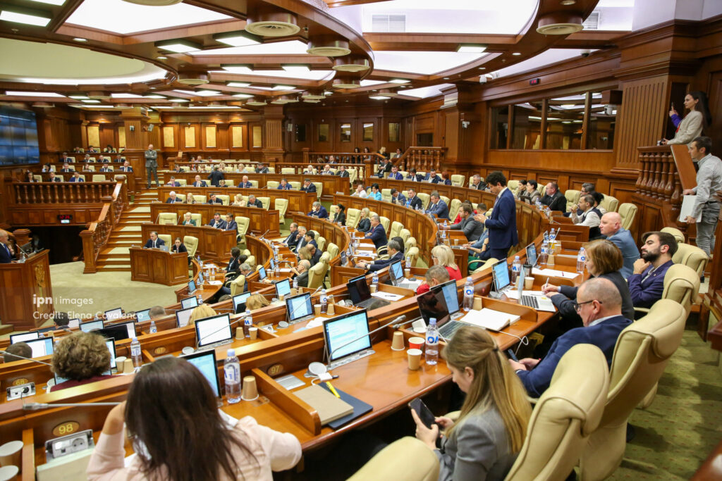 parlament 1 scaled 1 1024x683 1